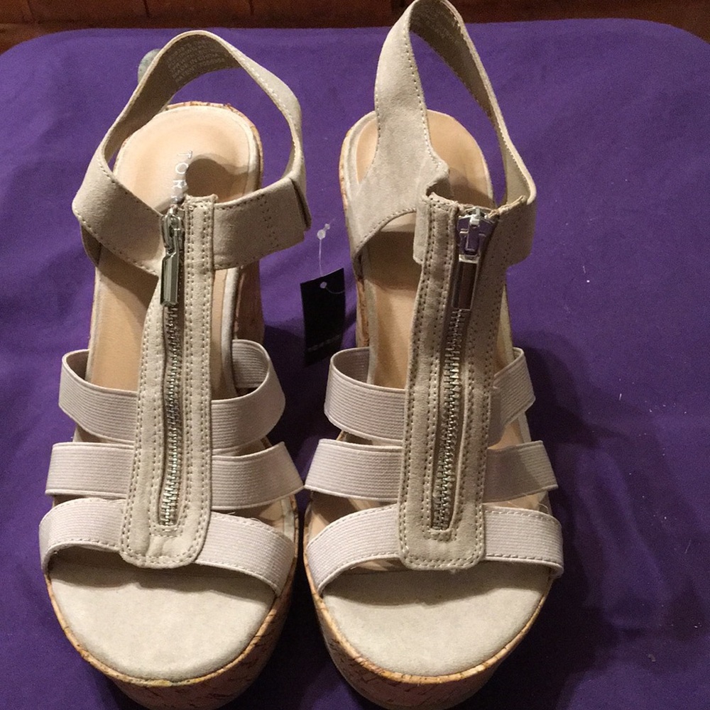 Torrid Cream Wedges with T-Strap Design Brand New